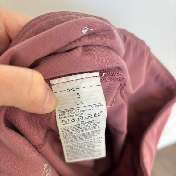 Old Navy Active Mauve Cropped Leggings - size Small (fit like XS) - Picture 4 of 7